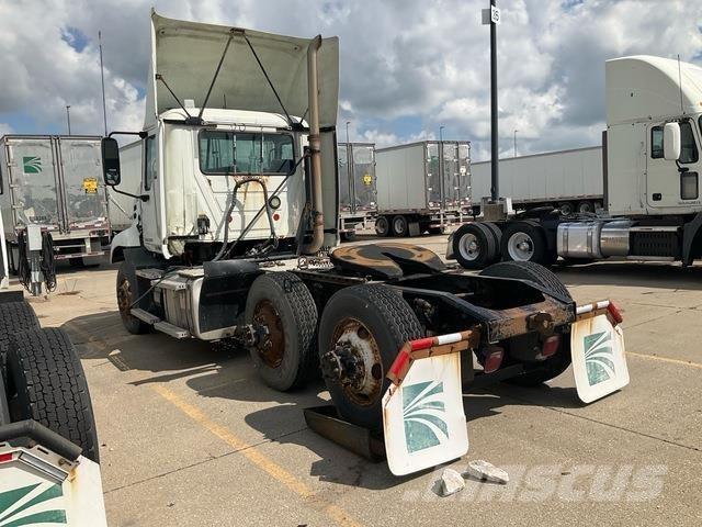 Mack CXU613 Naudoti vilkikai