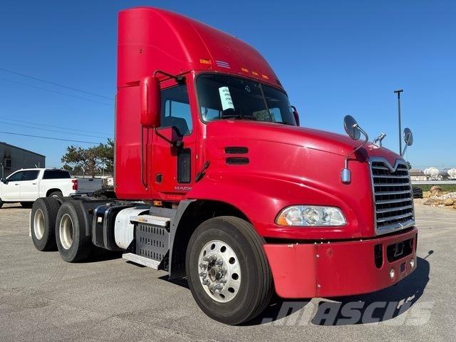 Mack CXU613 Naudoti vilkikai
