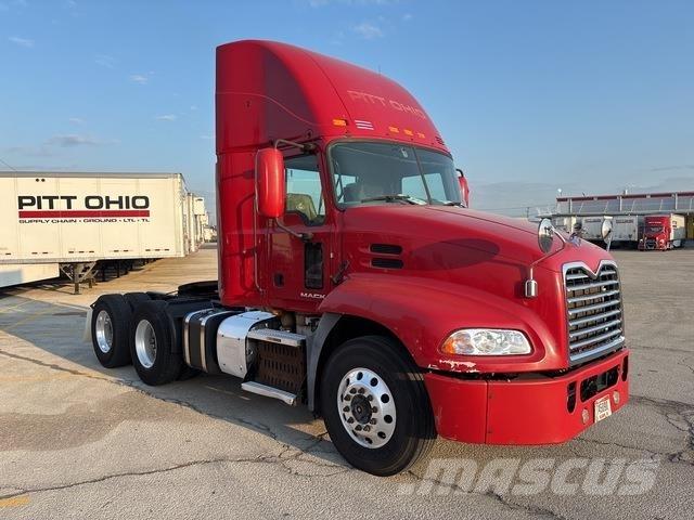 Mack CXU613 Naudoti vilkikai