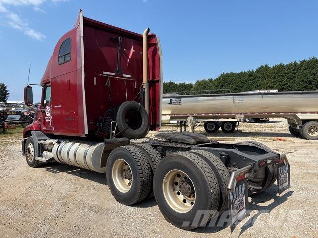 Mack CXU613 Naudoti vilkikai