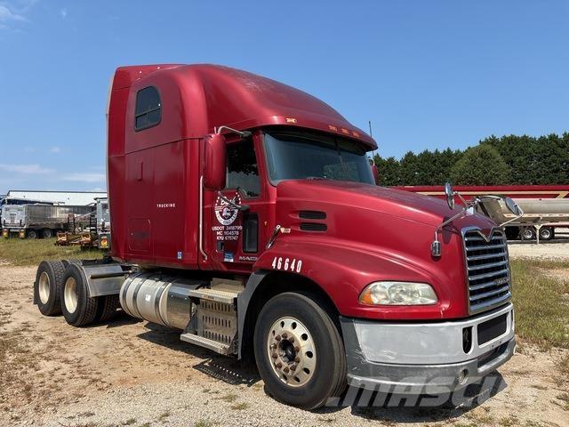 Mack CXU613 Naudoti vilkikai