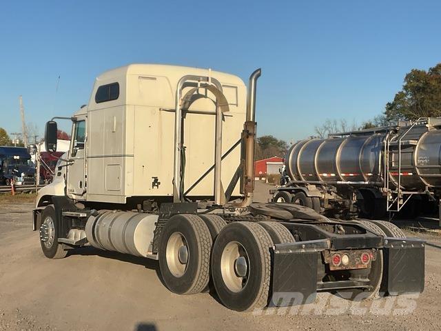 Mack CXU613 Naudoti vilkikai