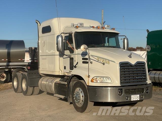 Mack CXU613 Naudoti vilkikai