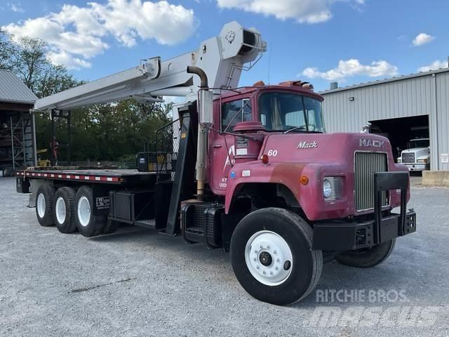 Mack DM686S Kita