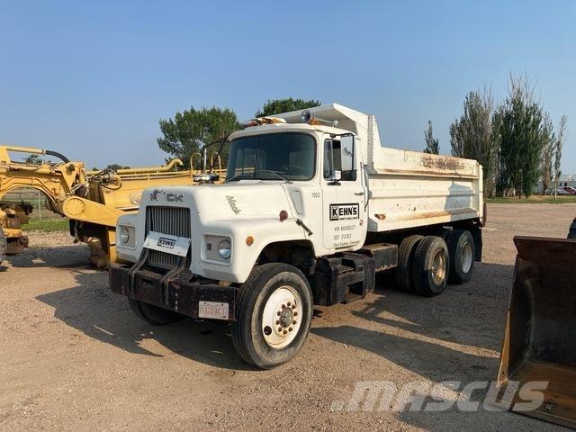 Mack DM686S Savivarčių priekabų vilkikai