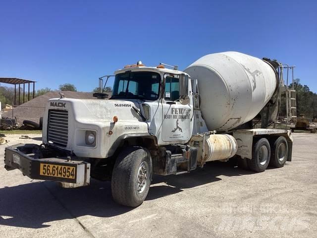 Mack DM690S Kita