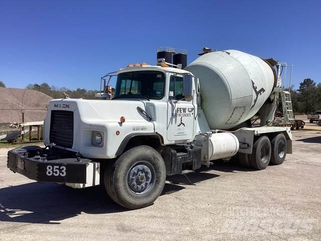 Mack DM690S Kita