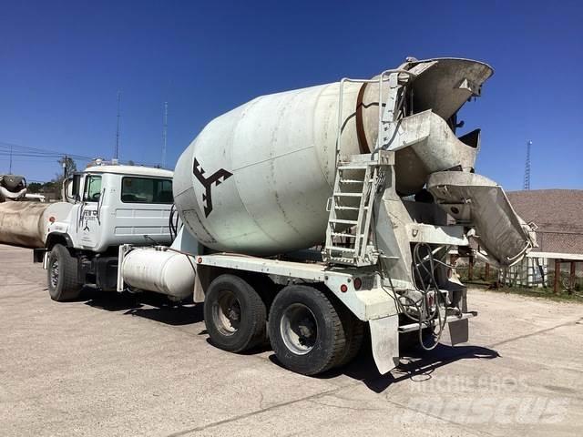Mack DM690S Kita