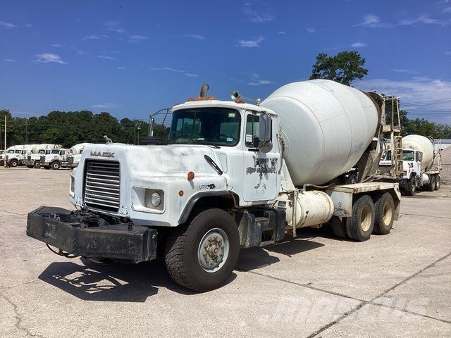 Mack DM690S Kita
