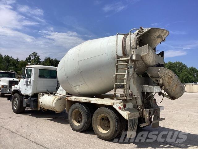 Mack DM690S Kita