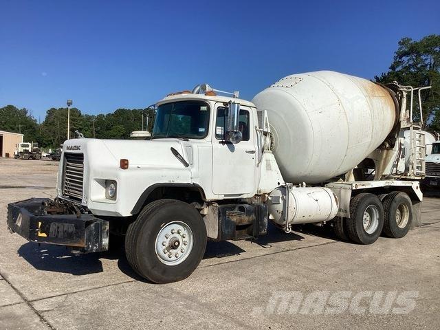 Mack DM690S Kita