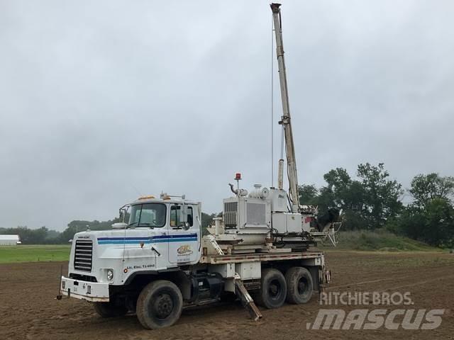 Mack DMM6906S Mobilūs gręžimo bokštiniai sunkvežimiai