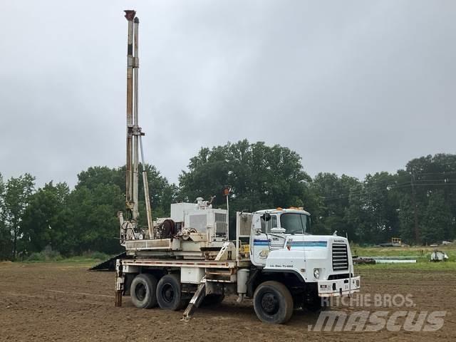 Mack DMM6906S Mobilūs gręžimo bokštiniai sunkvežimiai