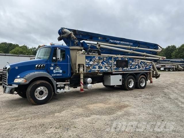 Mack GR64B Betono siurbliai