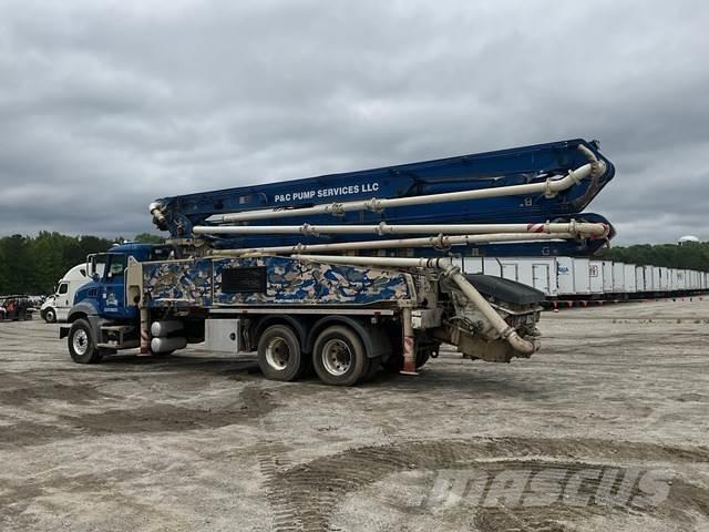 Mack GR64B Betono siurbliai