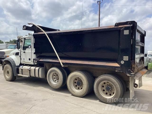 Mack GR64F Savivarčių priekabų vilkikai