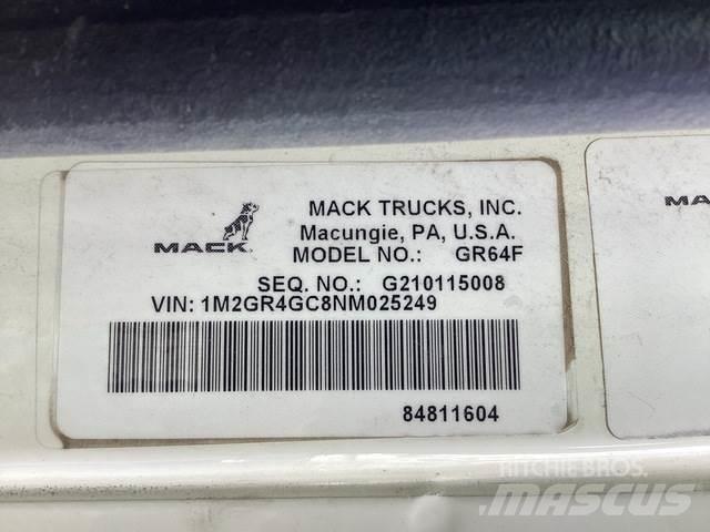 Mack GR64F Savivarčių priekabų vilkikai