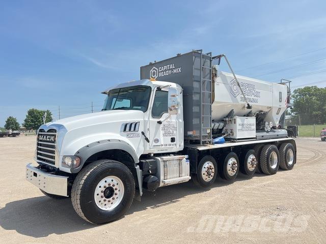 Mack GR64F Betonvežiai