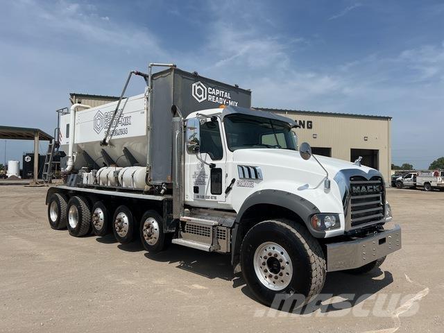 Mack GR64F Betonvežiai