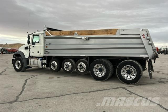 Mack GR64F Savivarčių priekabų vilkikai