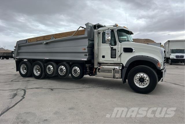 Mack GR64F Savivarčių priekabų vilkikai