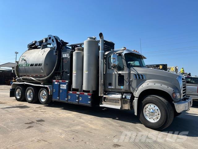 Mack Granite Vikšriniai ekskavatoriai