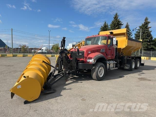 Mack GU433 Sniego peiliai ir valytuvai