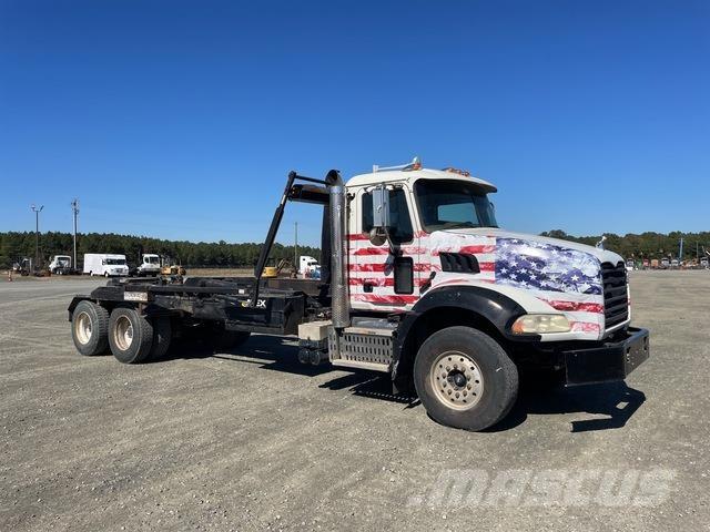 Mack GU533 Sunkvežimiai su keliamuoju kabliu