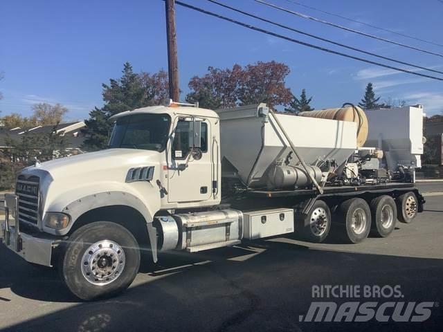 Mack GU713 Betonvežiai