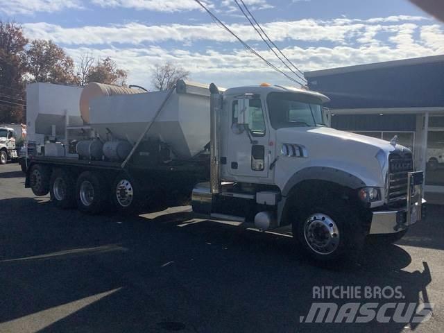 Mack GU713 Betonvežiai