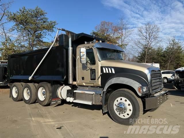Mack GU713 Savivarčių priekabų vilkikai