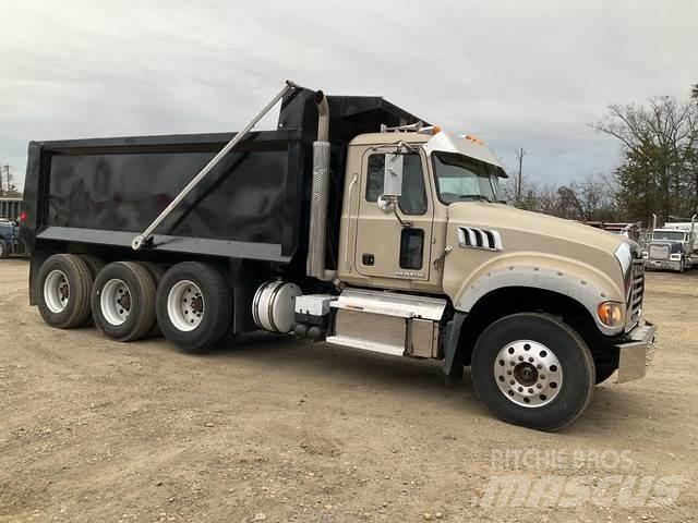 Mack GU713 Savivarčių priekabų vilkikai