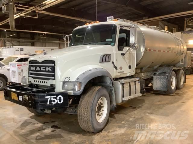 Mack GU713 Vandens sunkvežimiai