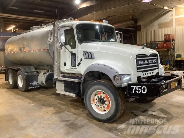 Mack GU713 Vandens sunkvežimiai