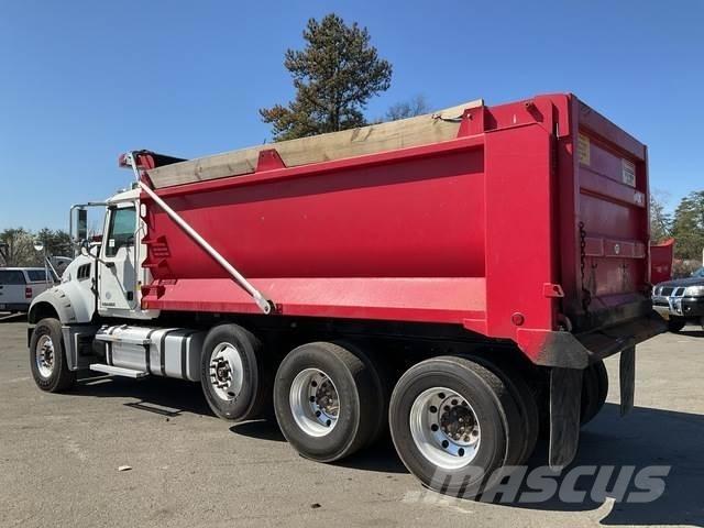 Mack GU713 Savivarčių priekabų vilkikai
