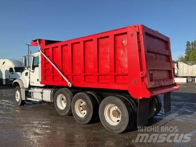 Mack GU713 Savivarčių priekabų vilkikai