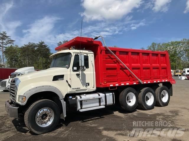 Mack GU713 Savivarčių priekabų vilkikai