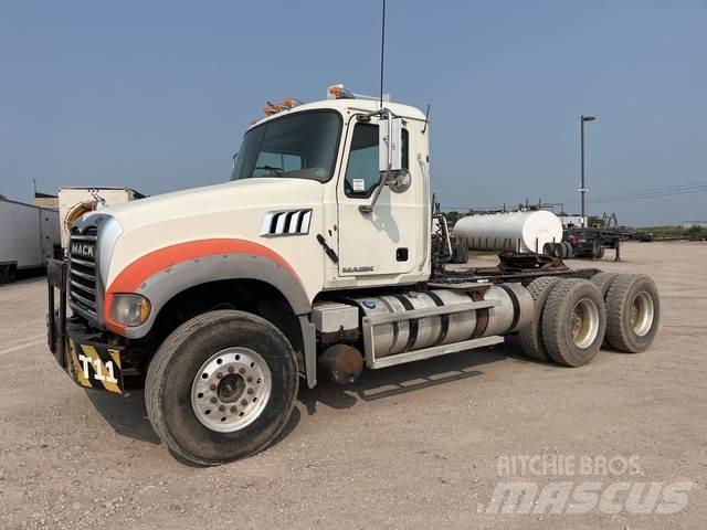 Mack GU713 Naudoti vilkikai