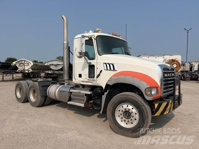 Mack GU713 Naudoti vilkikai