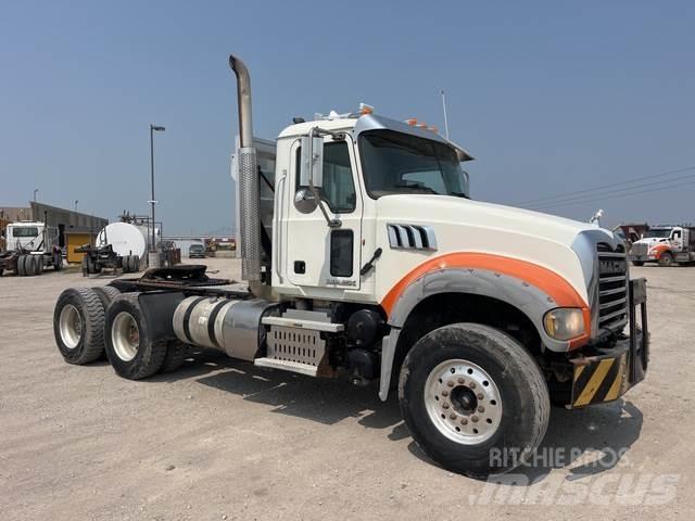 Mack GU713 Naudoti vilkikai
