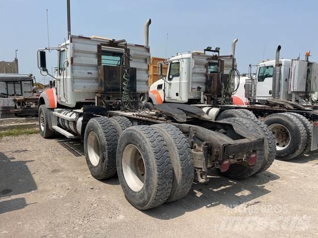 Mack GU713 Naudoti vilkikai