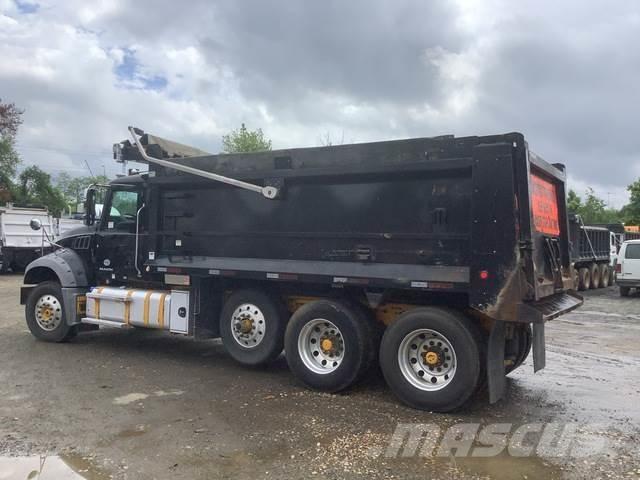 Mack GU713 Savivarčių priekabų vilkikai