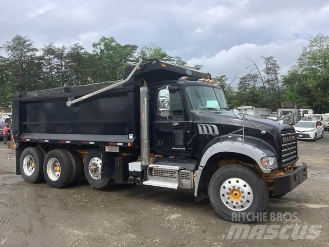 Mack GU713 Savivarčių priekabų vilkikai