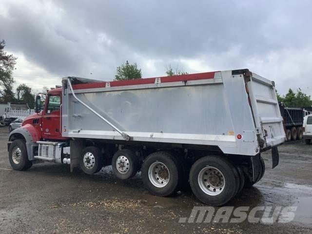 Mack GU713 Savivarčių priekabų vilkikai