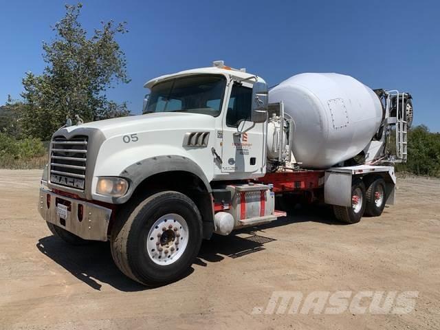 Mack GU713 Kita