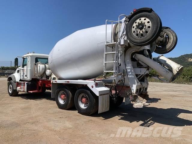 Mack GU713 Kita