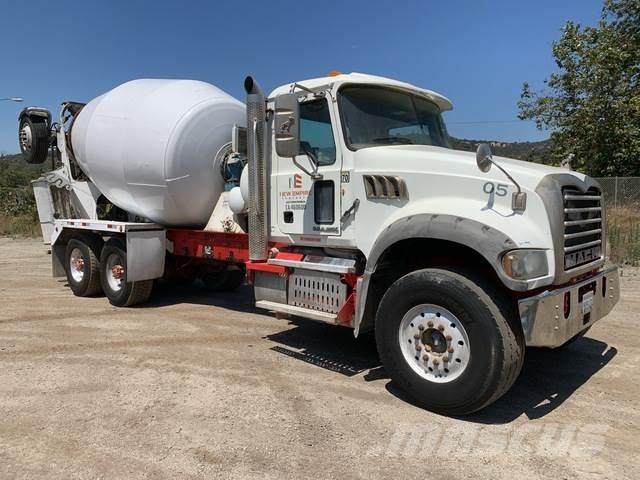 Mack GU713 Kita