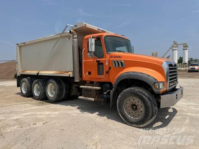 Mack GU713 Savivarčių priekabų vilkikai