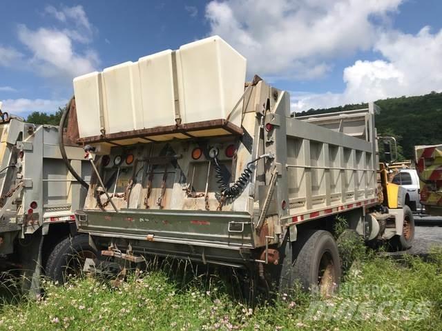 Mack GU713 Sniego peiliai ir valytuvai