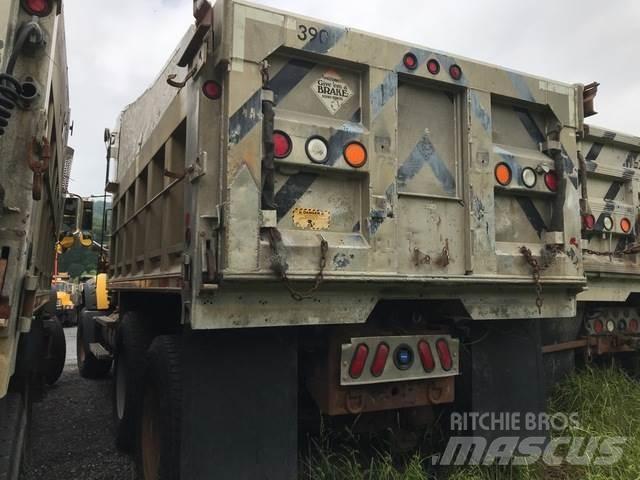 Mack GU713 Savivarčių priekabų vilkikai